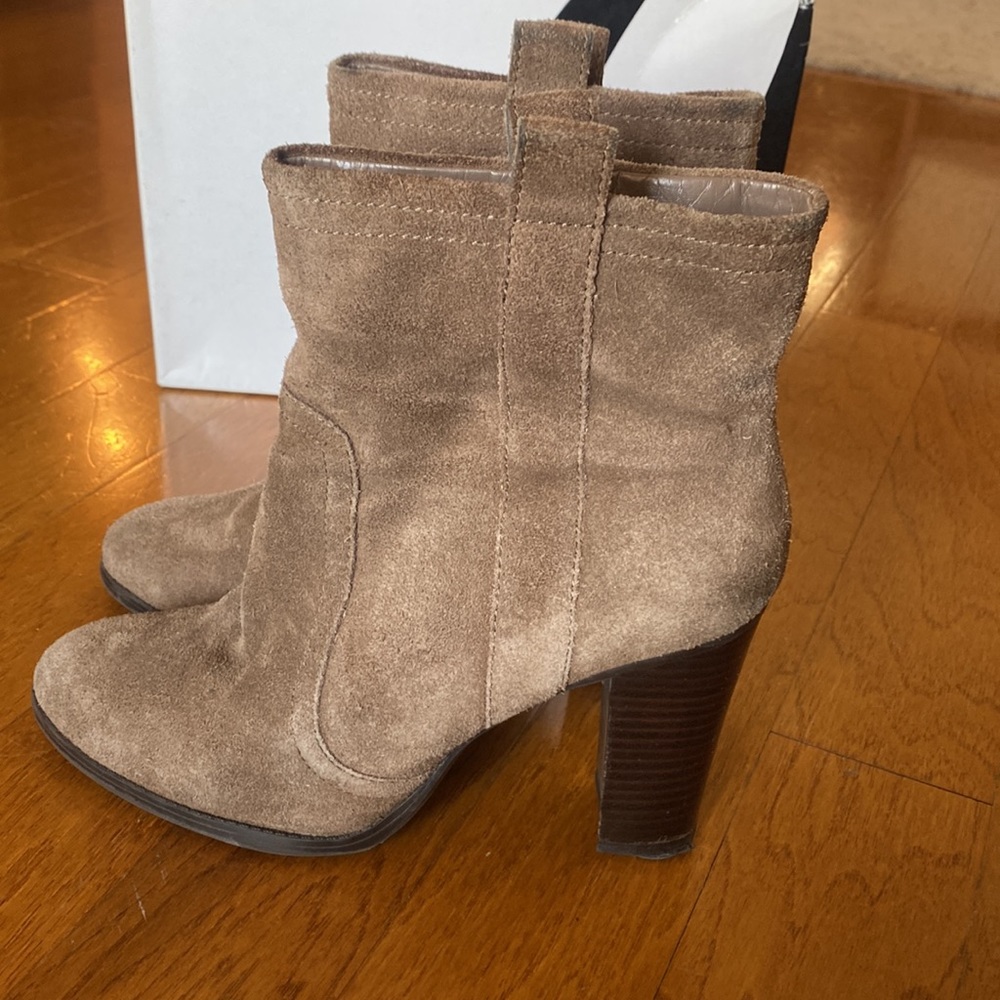 Nine West suede booties 💕 💕